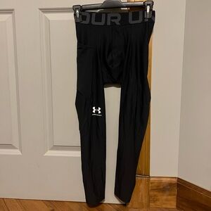 Under Armour Black Performance Leggings with Moisture-Wicking Fabric